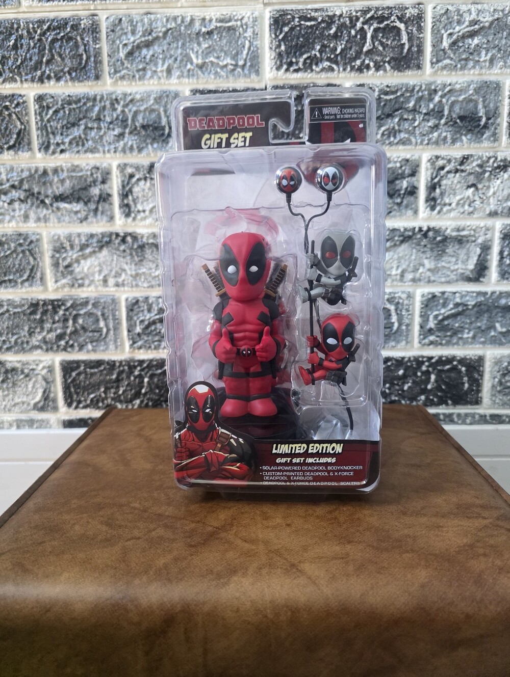 Deadpool Gift Set Action Figure Collectible
